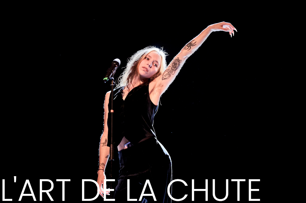 Gaëlle Axelbrun dans le spectacle L'art de la chute.
